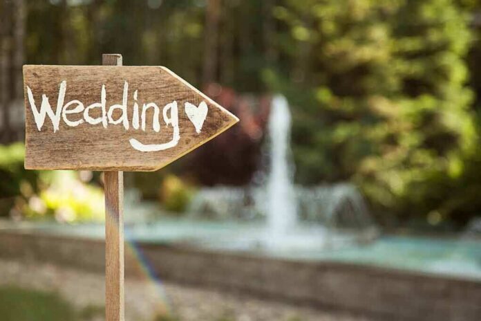 shutterstock_149934743 (1).jpg wedding sign