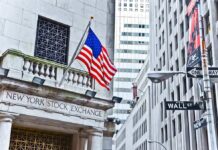 Insider Trading BAN – Congress Forced Vote Facade of the New York Stock Exchange with an American flag and Wall Street sign