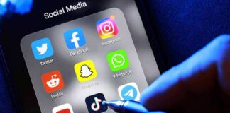 Smartphone screen showing social media app icons